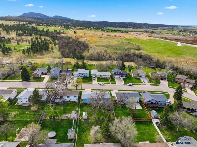 1002 SUNSET DR, Spearfish, SD 57783