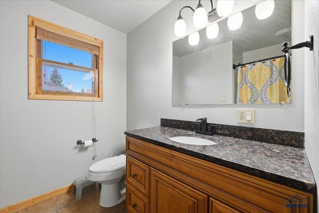 1002 SUNSET DR, Spearfish, SD 57783