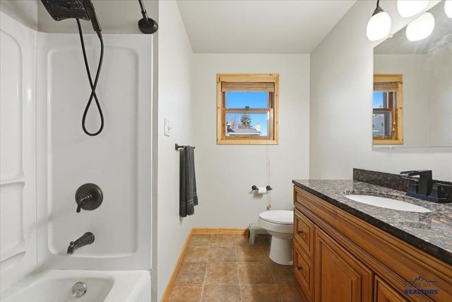 1002 SUNSET DR, Spearfish, SD 57783