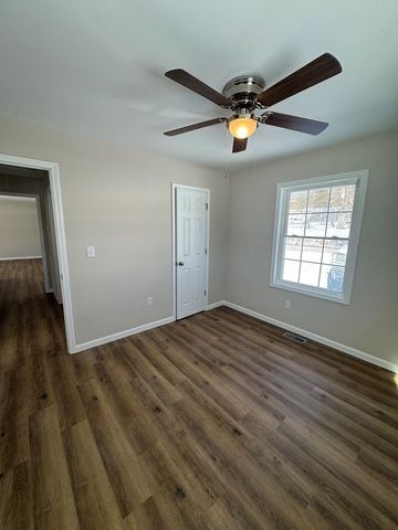 1106 E Railroad St, Waverly, TN 37185