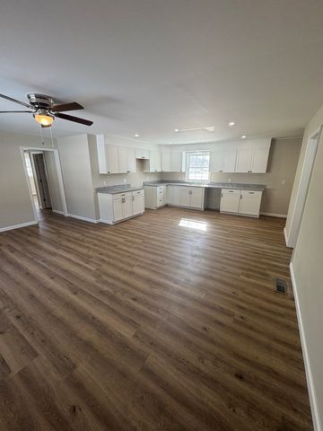 1106 E Railroad St, Waverly, TN 37185