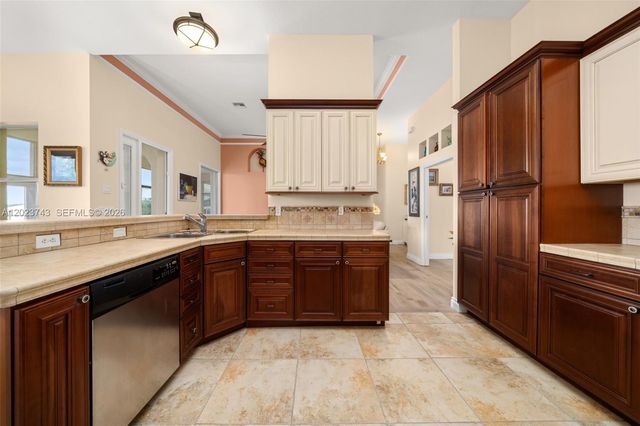 9526 Kingfisher Place, Sebring, FL 33875