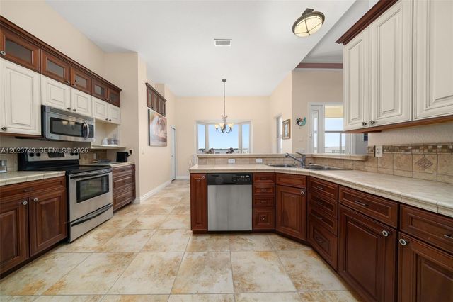 9526 Kingfisher Place, Sebring, FL 33875