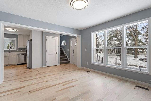 3550 Queen Avenue N, Minneapolis, MN 55412