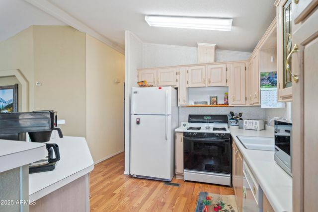 30670 S WANDERING Way 165, Congress, AZ 85332