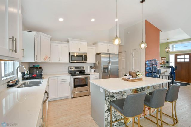 6800 14TH Street S, Fargo, ND 58104