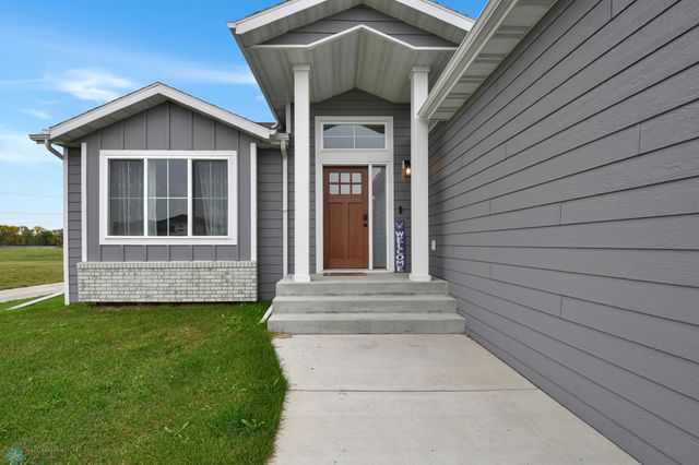 6800 14TH Street S, Fargo, ND 58104