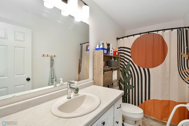 6800 14TH Street S, Fargo, ND 58104