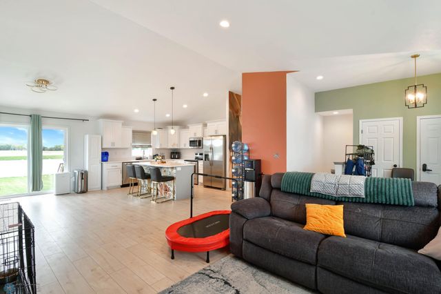 6800 14TH Street S, Fargo, ND 58104