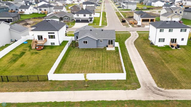 6800 14TH Street S, Fargo, ND 58104