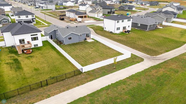 6800 14TH Street S, Fargo, ND 58104