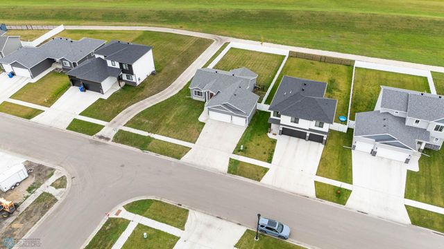 6800 14TH Street S, Fargo, ND 58104