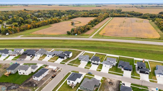 6800 14TH Street S, Fargo, ND 58104