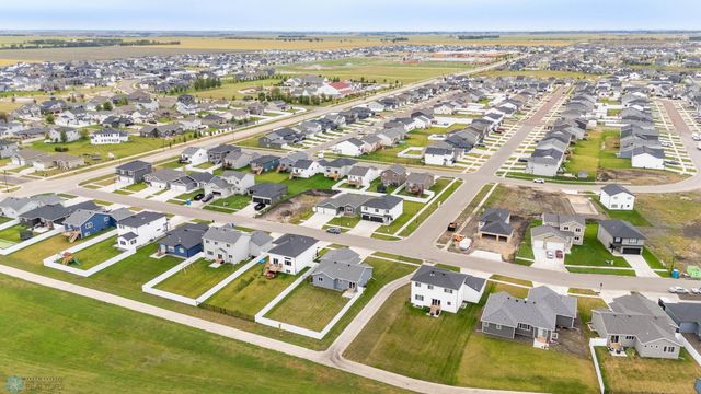 6800 14TH Street S, Fargo, ND 58104