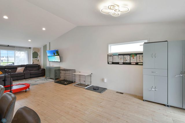 6800 14TH Street S, Fargo, ND 58104