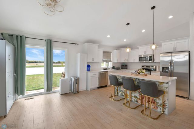 6800 14TH Street S, Fargo, ND 58104