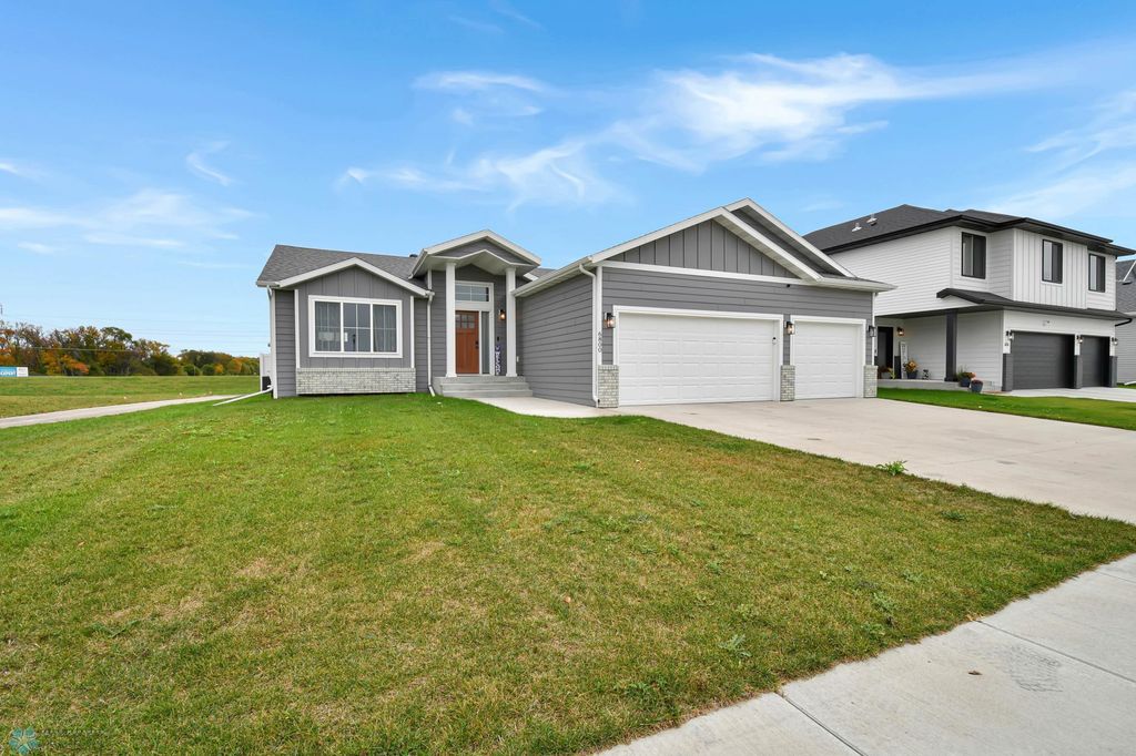 6800 14TH Street S, Fargo, ND 58104