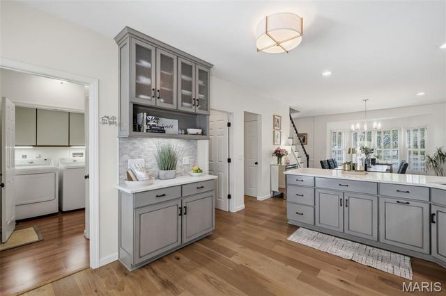1131 Hawken Place, Webster Groves, MO 63119