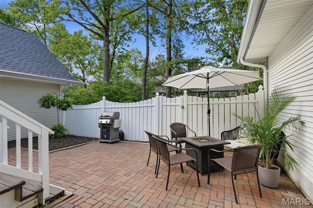 1131 Hawken Place, Webster Groves, MO 63119