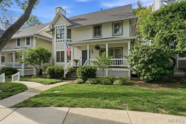 1131 Hawken Place, Webster Groves, MO 63119