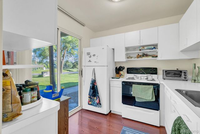 45000 Bayview Drive, Novi, MI 48377