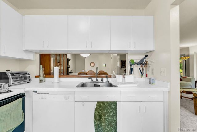 45000 Bayview Drive, Novi, MI 48377