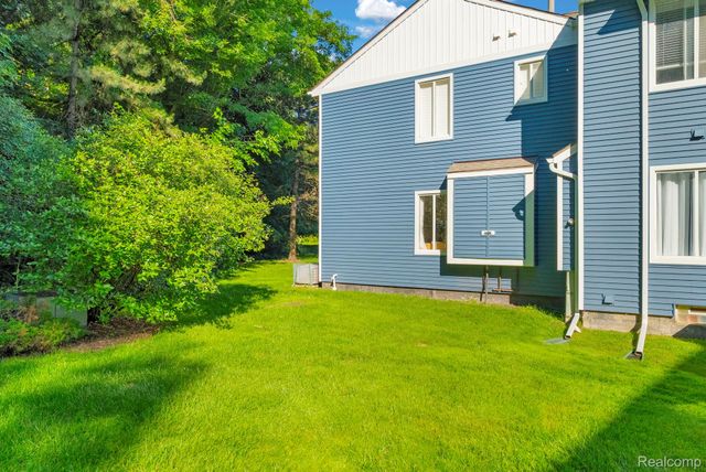 45000 Bayview Drive, Novi, MI 48377