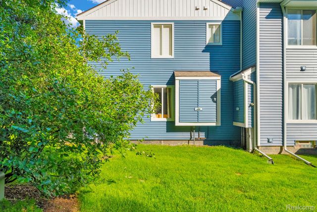 45000 Bayview Drive, Novi, MI 48377