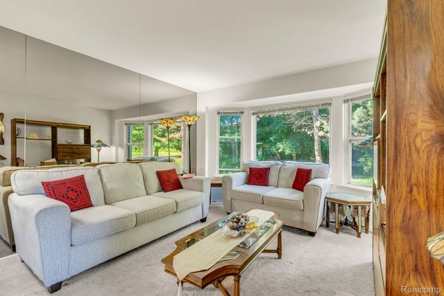 45000 Bayview Drive, Novi, MI 48377