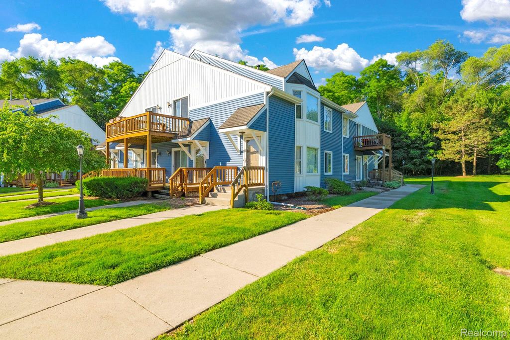 45000 Bayview Drive, Novi, MI 48377
