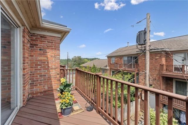 126 Jamestown F, Scott Twp, PA 15216