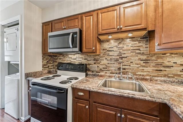 126 Jamestown F, Scott Twp, PA 15216