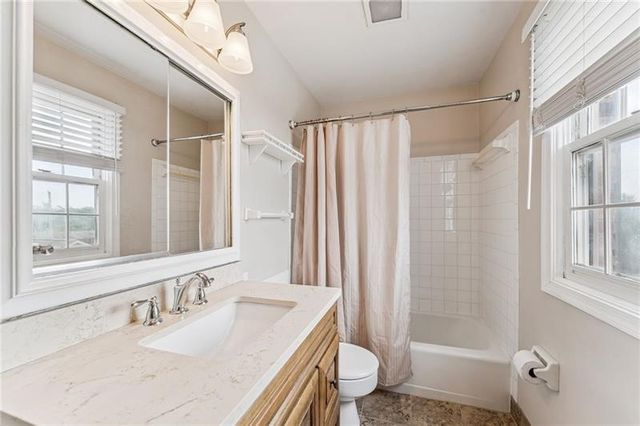 126 Jamestown F, Scott Twp, PA 15216