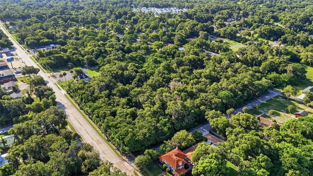 E NEW YORK AVENUE, Deland, FL 32724
