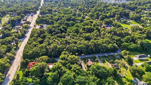 E NEW YORK AVENUE, Deland, FL 32724