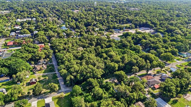 E NEW YORK AVENUE, Deland, FL 32724
