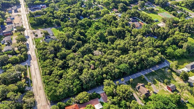 E NEW YORK AVENUE, Deland, FL 32724