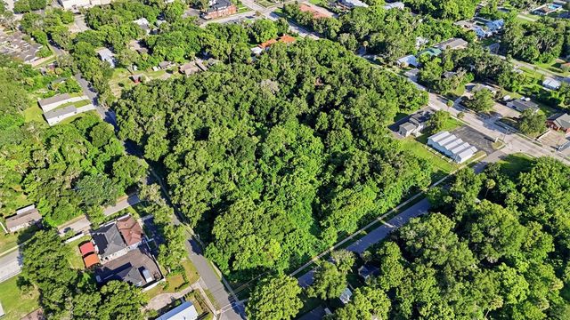E NEW YORK AVENUE, Deland, FL 32724
