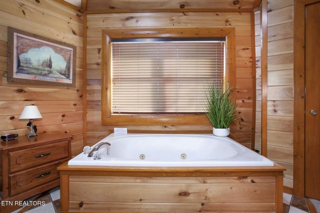 2087 Kerr Rd, Sevierville, TN 37876