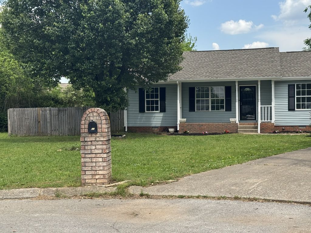 403 Independence Ct, La Vergne, TN 37086