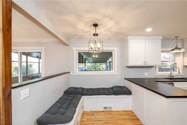 1136 N Hillcrest Avenue, Fayetteville, AR 72703