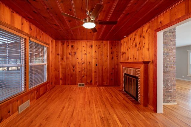 1136 N Hillcrest Avenue, Fayetteville, AR 72703