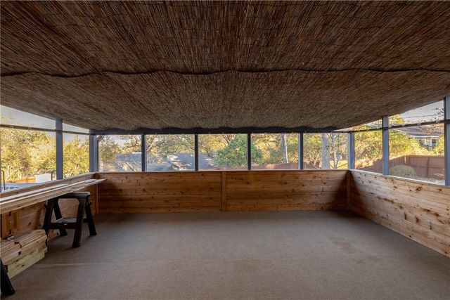 1136 N Hillcrest Avenue, Fayetteville, AR 72703