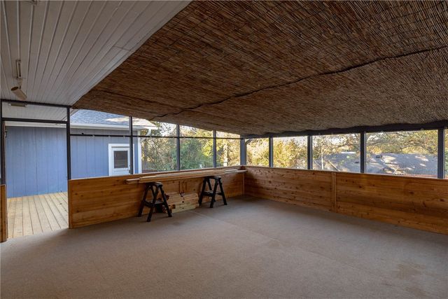 1136 N Hillcrest Avenue, Fayetteville, AR 72703