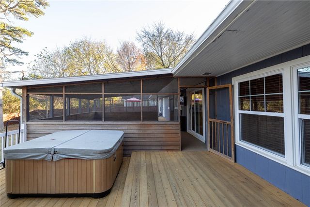 1136 N Hillcrest Avenue, Fayetteville, AR 72703