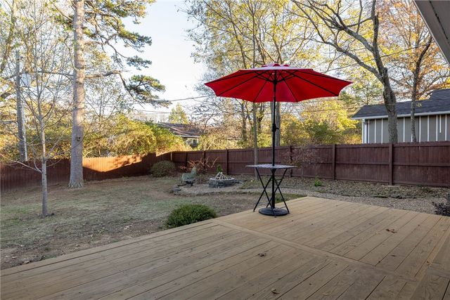 1136 N Hillcrest Avenue, Fayetteville, AR 72703