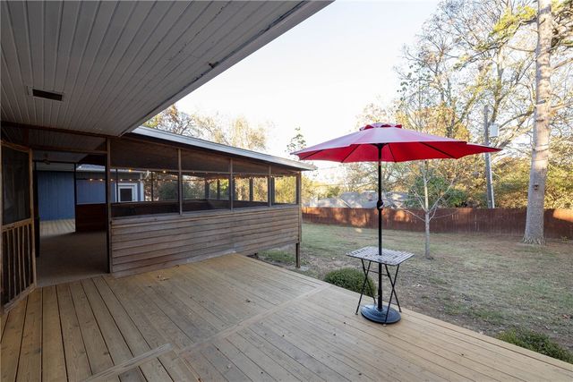 1136 N Hillcrest Avenue, Fayetteville, AR 72703