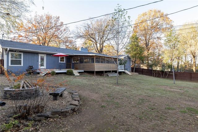 1136 N Hillcrest Avenue, Fayetteville, AR 72703