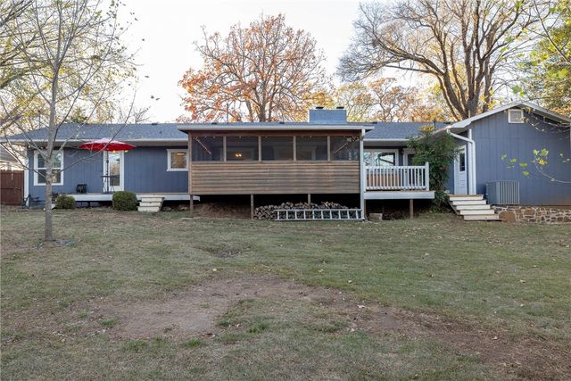 1136 N Hillcrest Avenue, Fayetteville, AR 72703