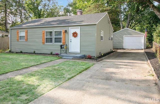 1320 Eastbrook Drive, South Bend, IN 46616